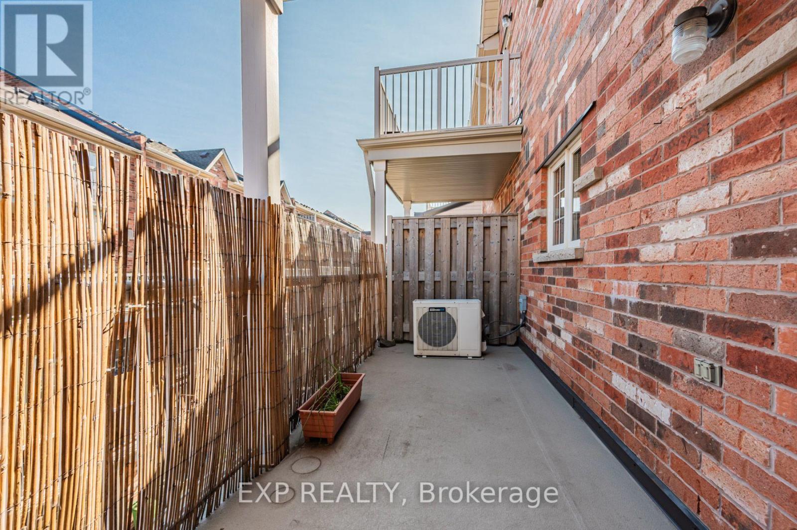 35 Carnahan Terrace, Toronto, Ontario  M4E 0B1 - Photo 18 - E13609688