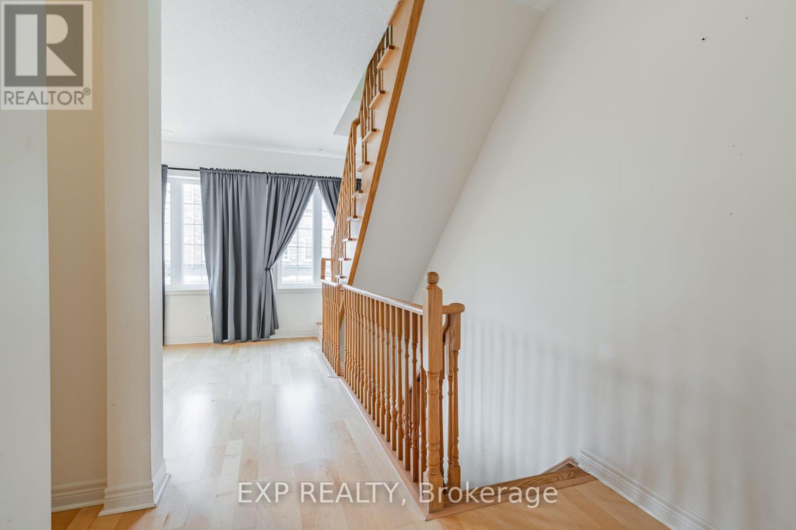 35 Carnahan Terrace, Toronto, Ontario  M4E 0B1 - Photo 3 - E13609688