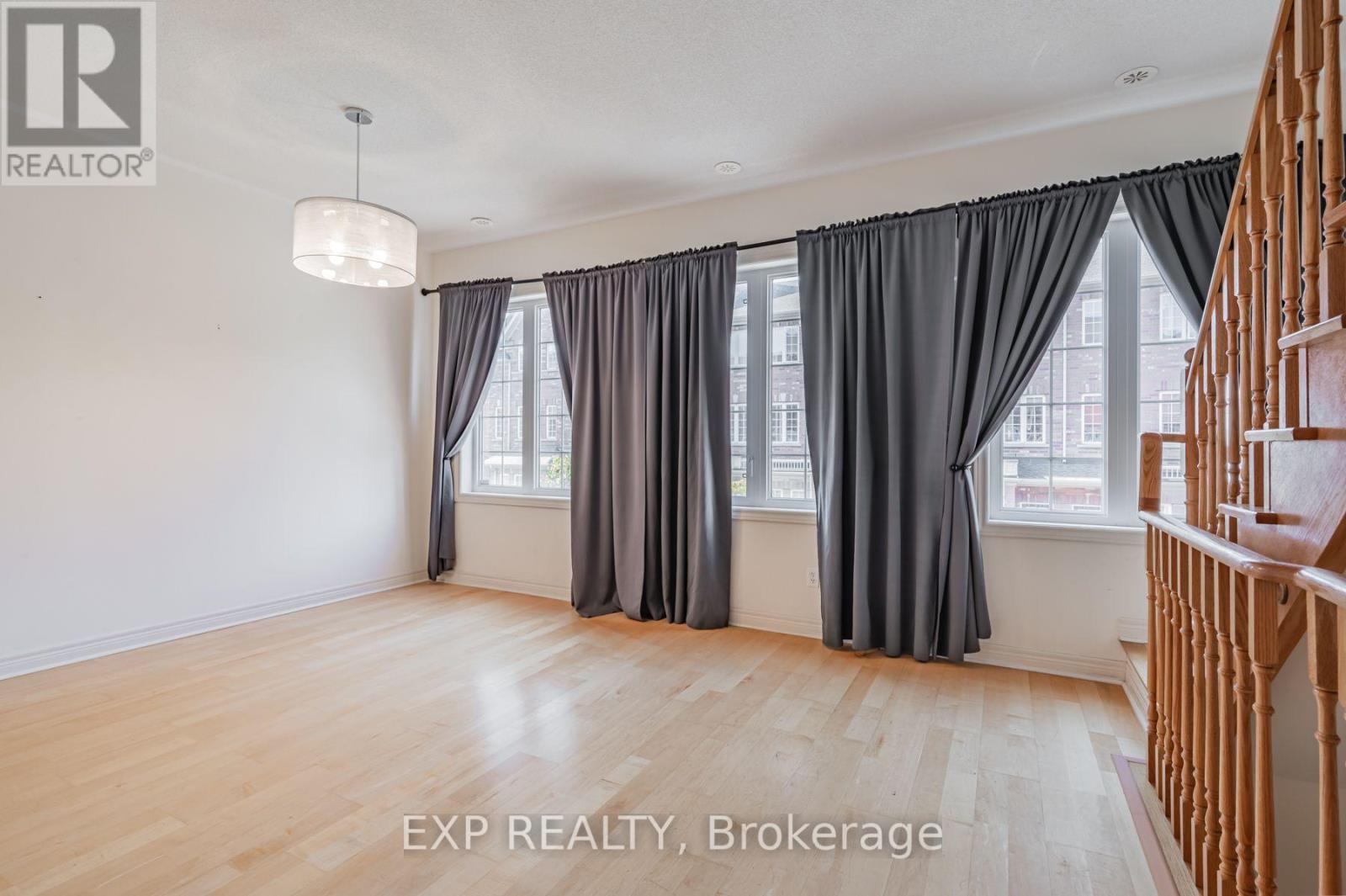 35 Carnahan Terrace, Toronto, Ontario  M4E 0B1 - Photo 5 - E13609688