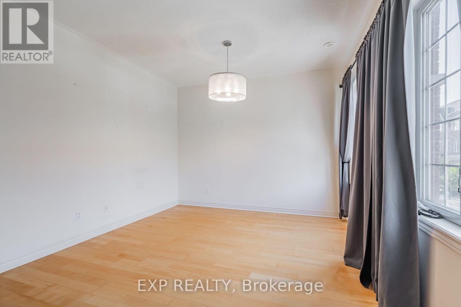 35 Carnahan Terrace, Toronto, Ontario  M4E 0B1 - Photo 6 - E13609688