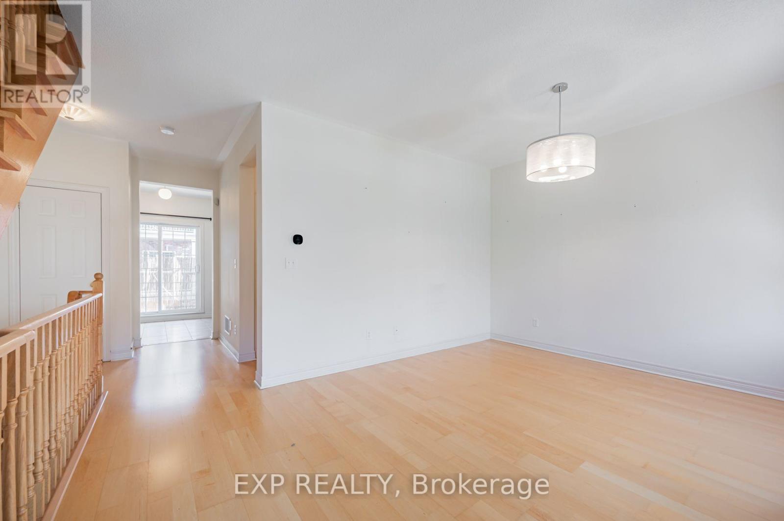 35 Carnahan Terrace, Toronto, Ontario  M4E 0B1 - Photo 7 - E13609688