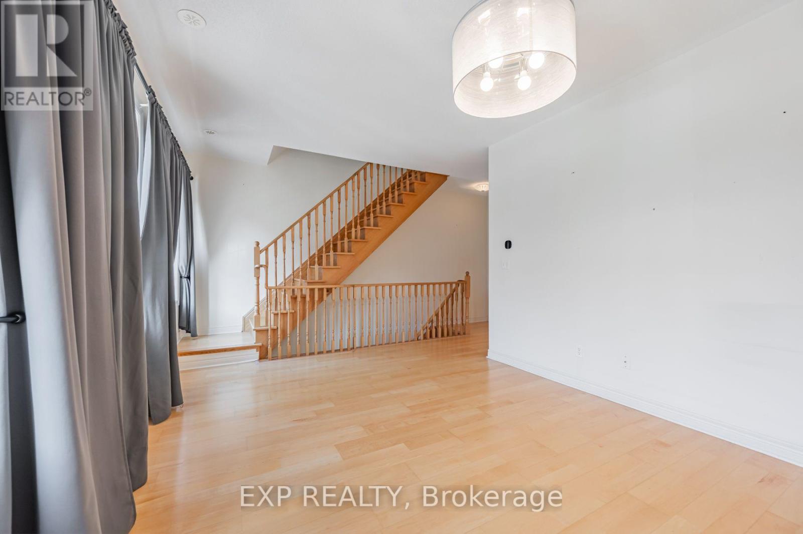 35 Carnahan Terrace, Toronto, Ontario  M4E 0B1 - Photo 8 - E13609688