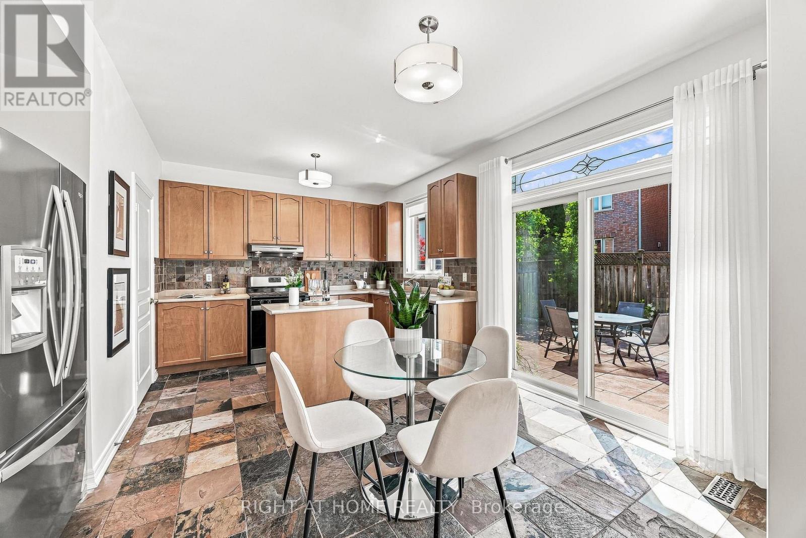 9 Grand Oak Drive, Richmond Hill, Ontario  L4E 4E8 - Photo 11 - N13609634