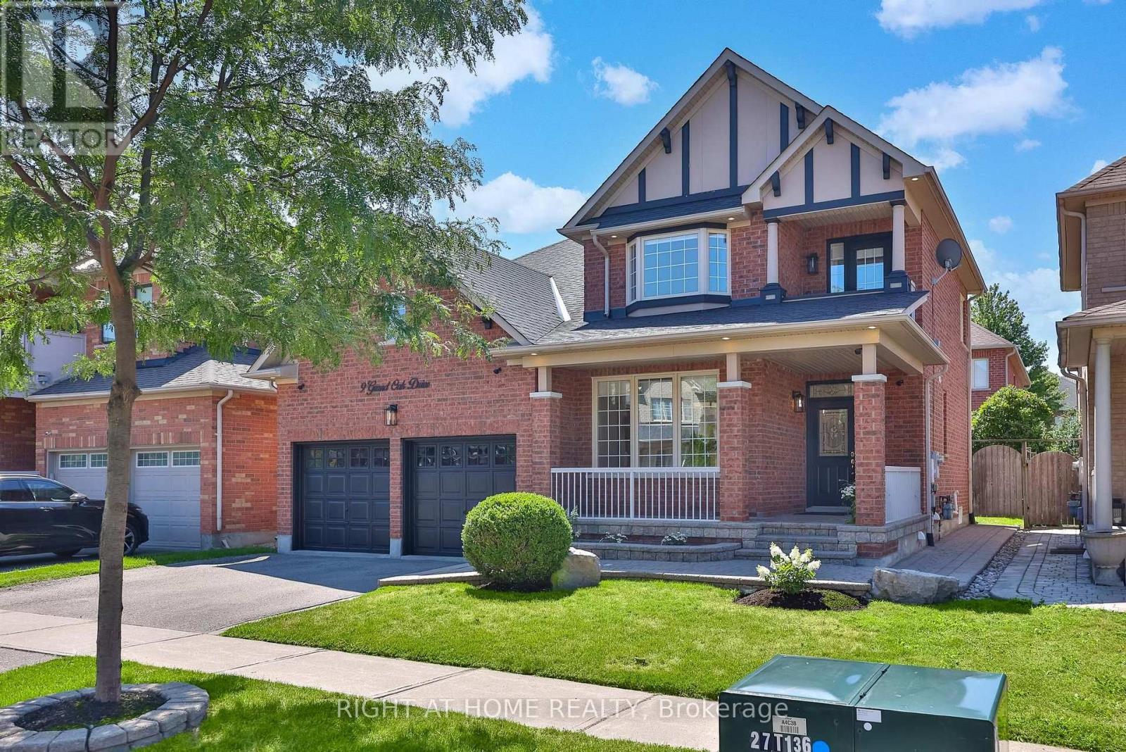 9 Grand Oak Drive, Richmond Hill, Ontario  L4E 4E8 - Photo 2 - N13609634