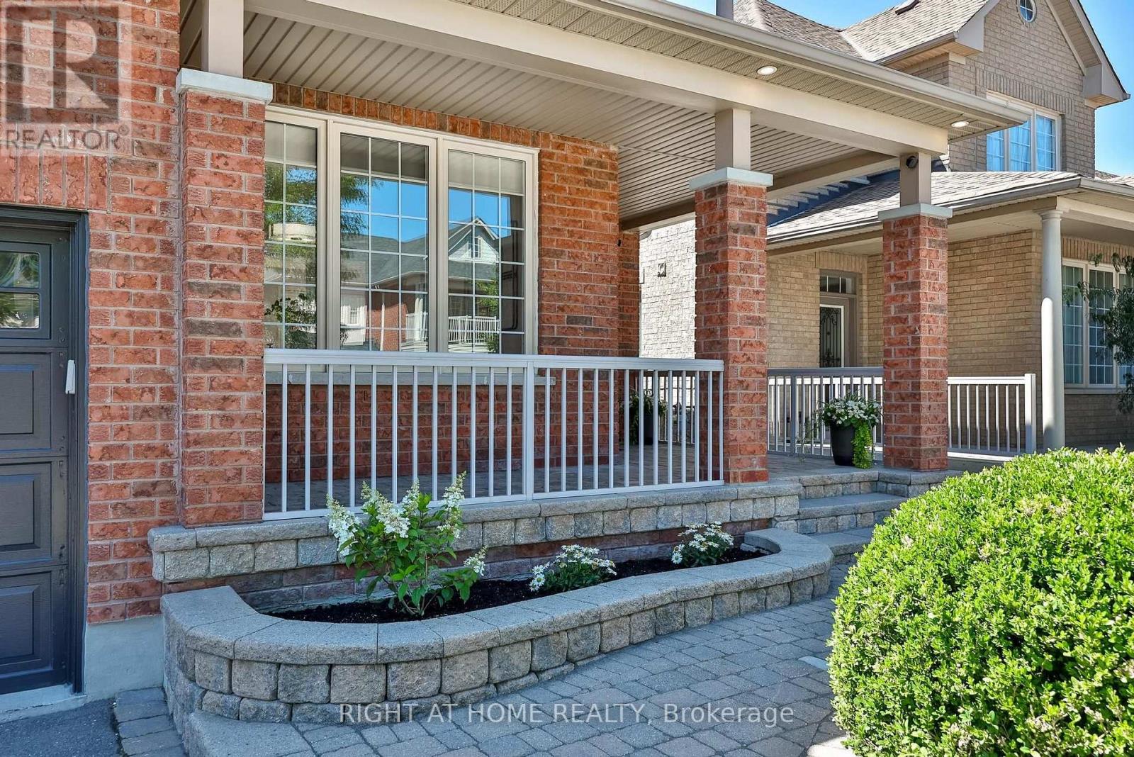 9 Grand Oak Drive, Richmond Hill, Ontario  L4E 4E8 - Photo 3 - N13609634