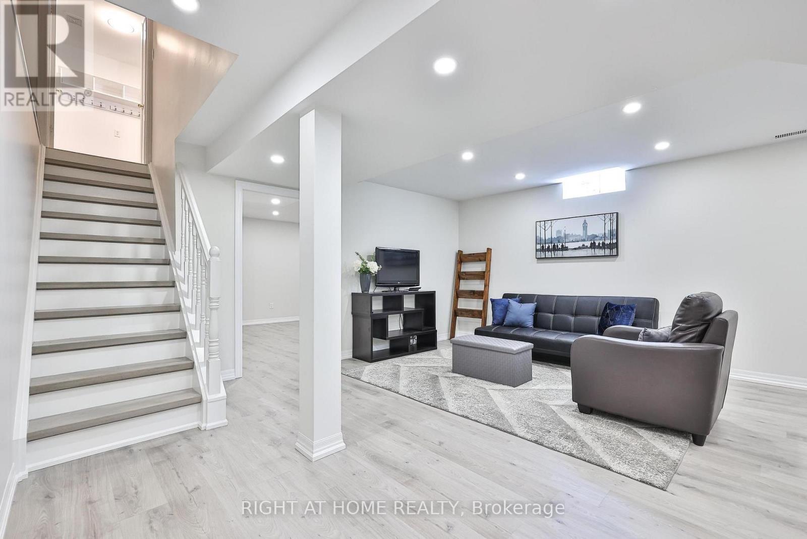 9 Grand Oak Drive, Richmond Hill, Ontario  L4E 4E8 - Photo 34 - N13609634