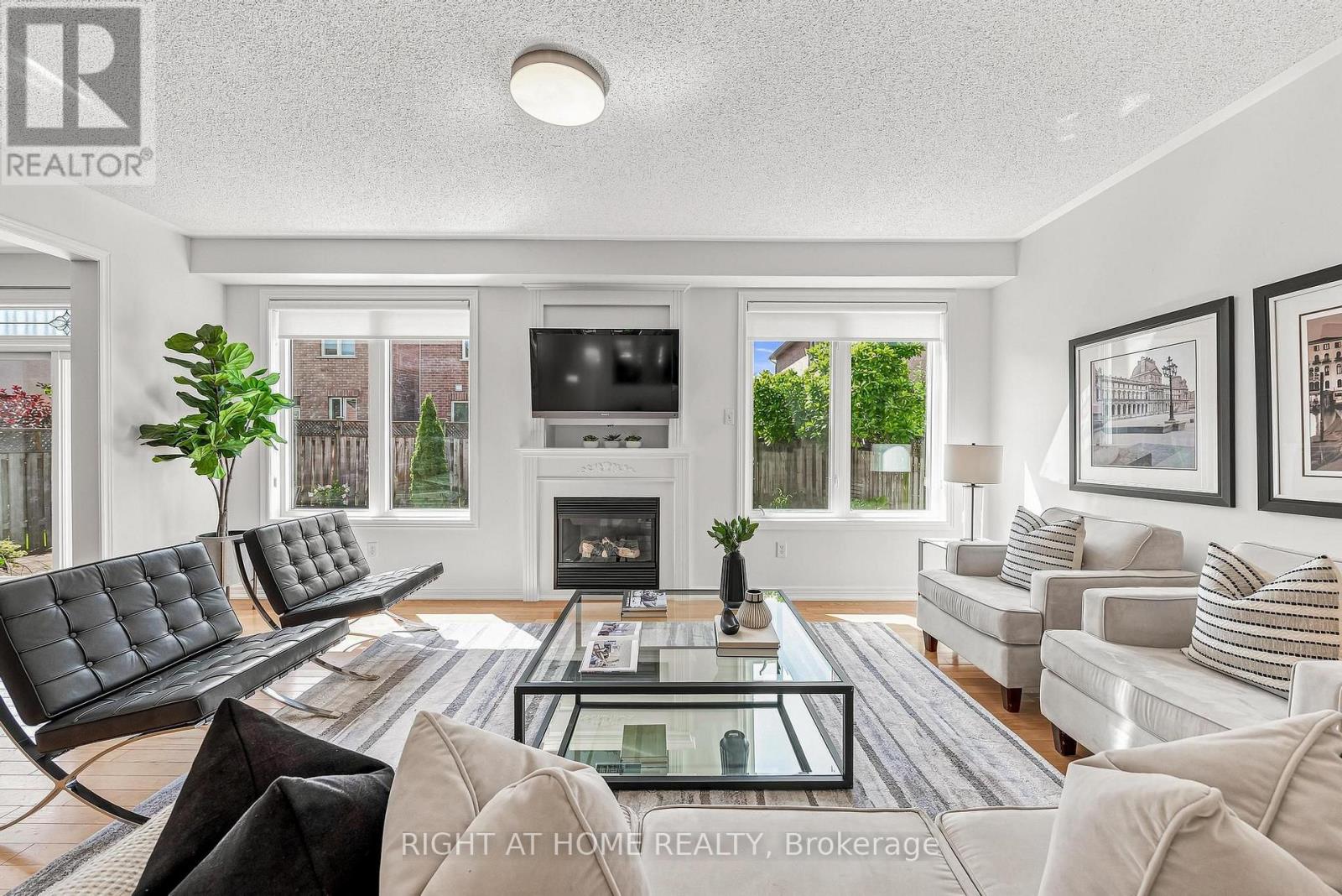 9 Grand Oak Drive, Richmond Hill, Ontario  L4E 4E8 - Photo 5 - N13609634