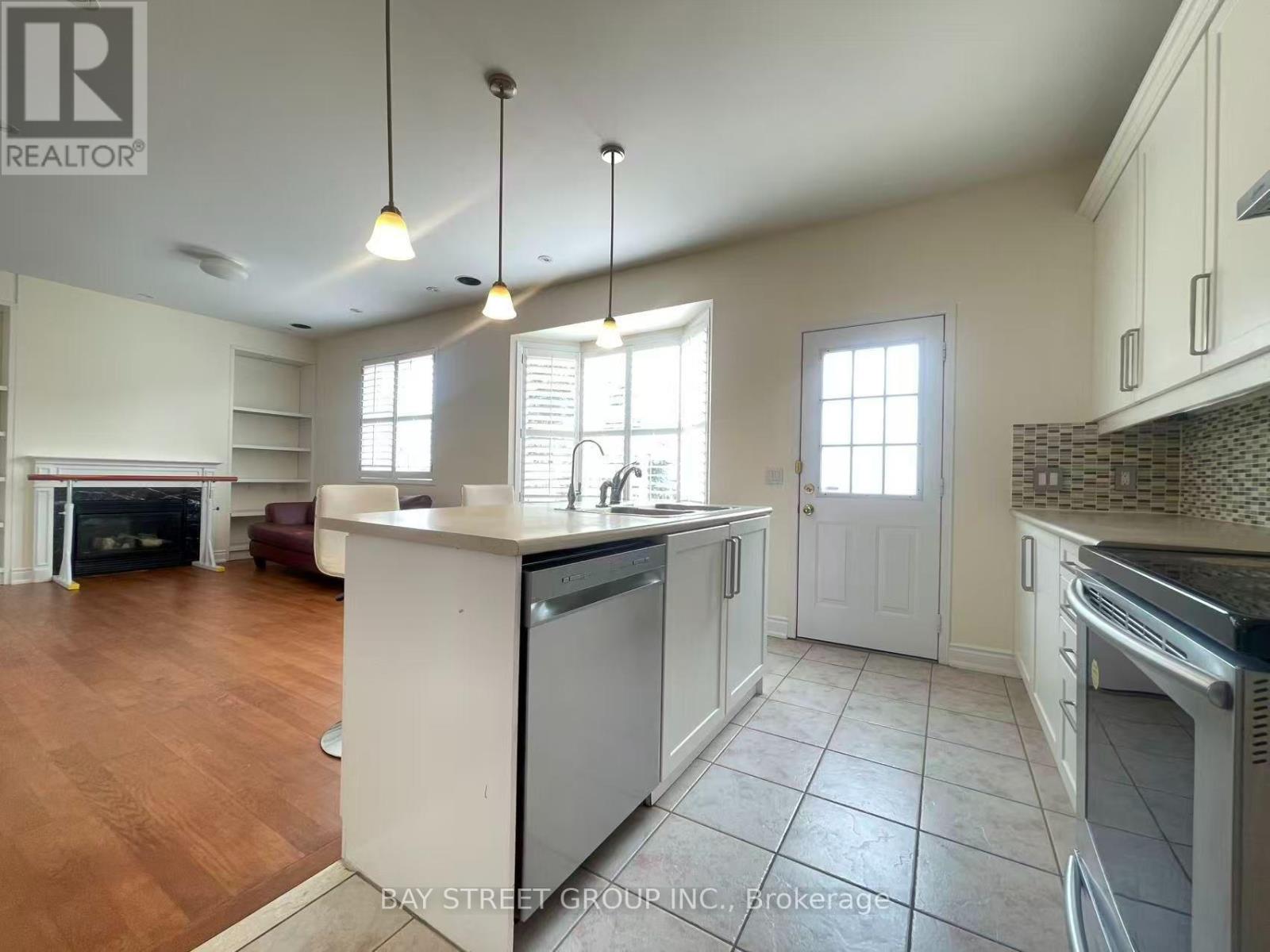 11 Belgrave Square, Markham, Ontario  L6C 2T1 - Photo 13 - N13565674