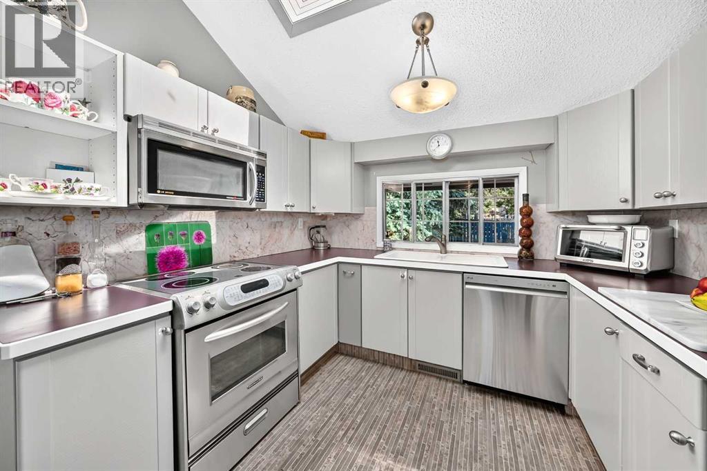 310 Huntham Place Ne, Calgary, Alberta  T2K 4G7 - Photo 9 - A2322466