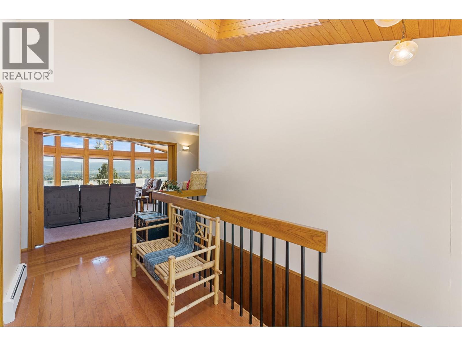 2157 Alexander Place, Kelowna, British Columbia  V1Z 2X5 - Photo 4 - 10388112