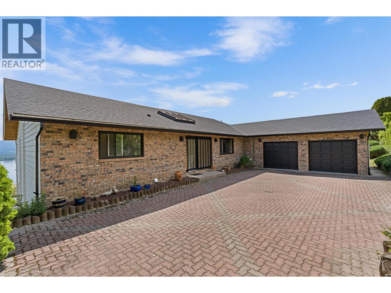 2157 Alexander Place, Kelowna, British Columbia  V1Z 2X5 - Photo 2 - 10388112