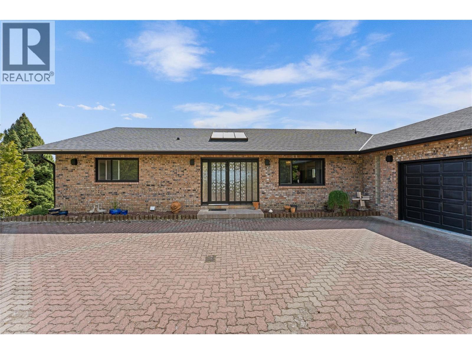 2157 Alexander Place, Kelowna, British Columbia  V1Z 2X5 - Photo 3 - 10388112