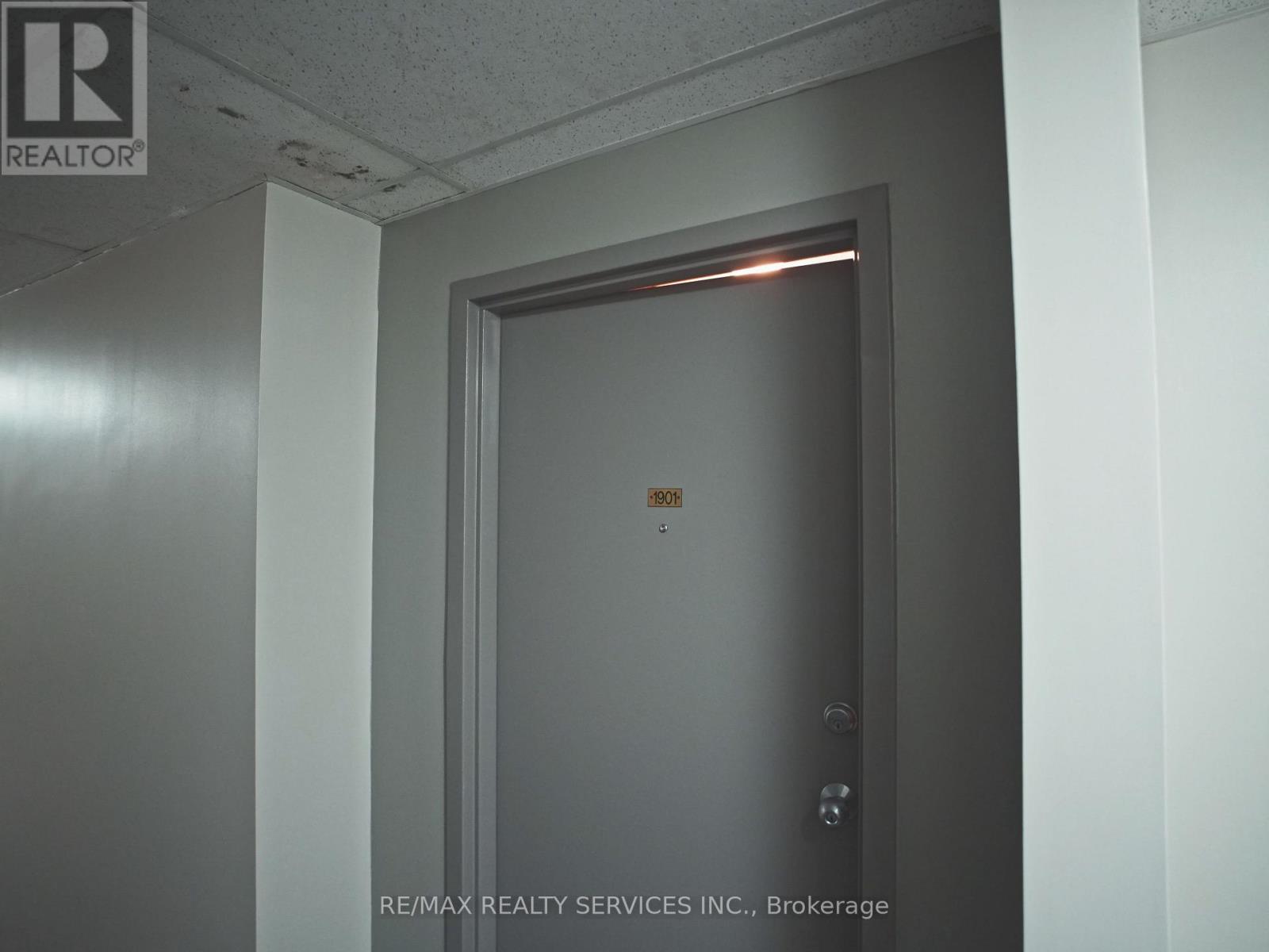 1901 - 15 Kensington Road E, Brampton, Ontario  L6T 3W2 - Photo 16 - W13609594