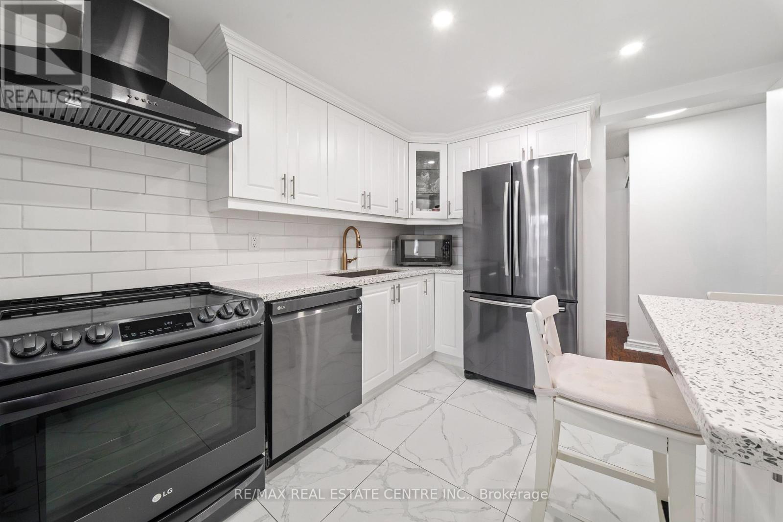 1907 - 145 Hillcrest Avenue, Mississauga, Ontario  L5B 3Z1 - Photo 14 - W13609722