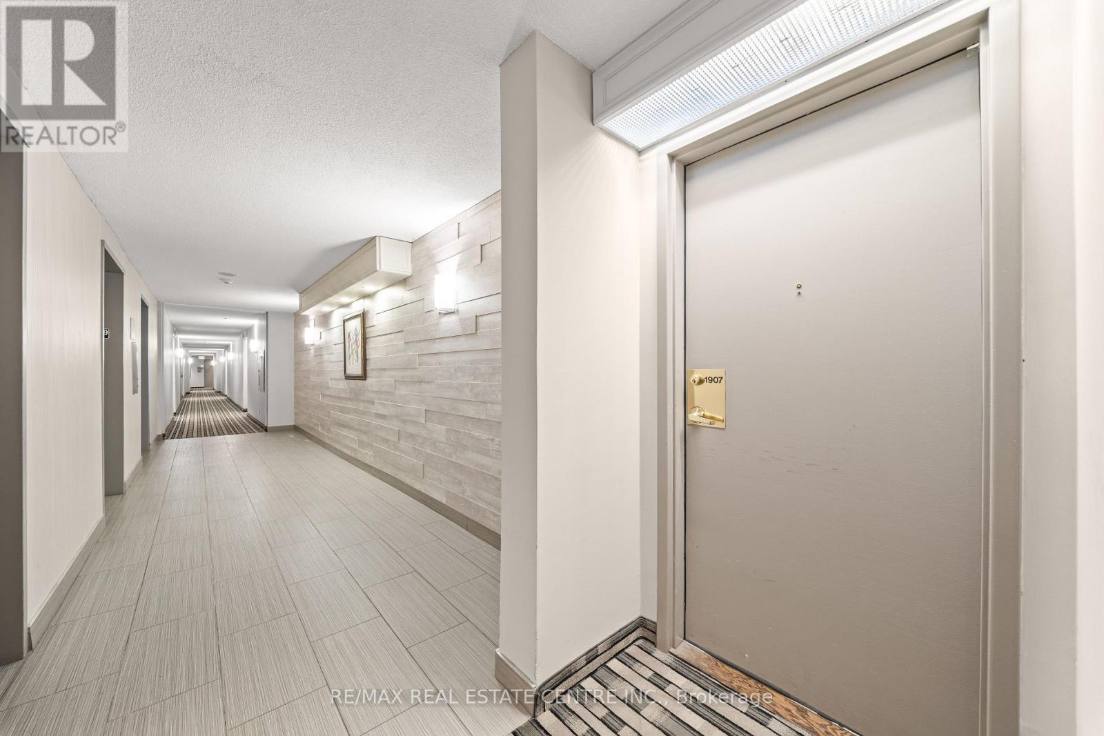 1907 - 145 Hillcrest Avenue, Mississauga, Ontario  L5B 3Z1 - Photo 6 - W13609722