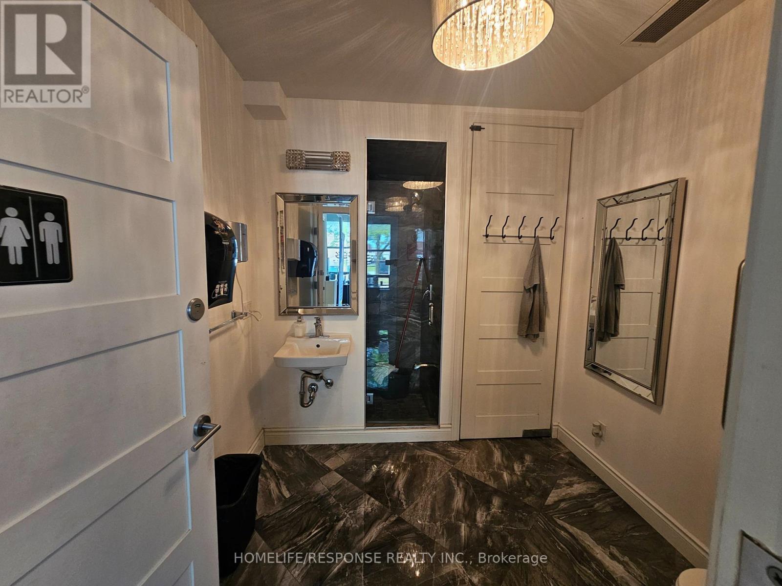 21 - 966 Pantera Drive, Mississauga, Ontario  L4W 2S1 - Photo 2 - W13609824