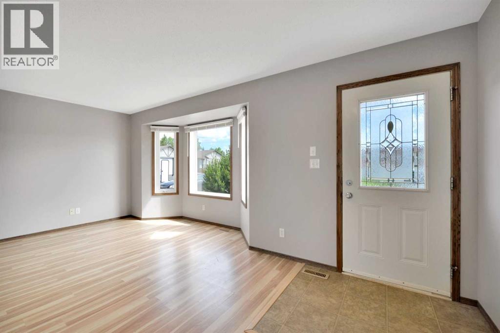 45 Winston Place, Blackfalds, Alberta  T4M 0K9 - Photo 2 - A2321638