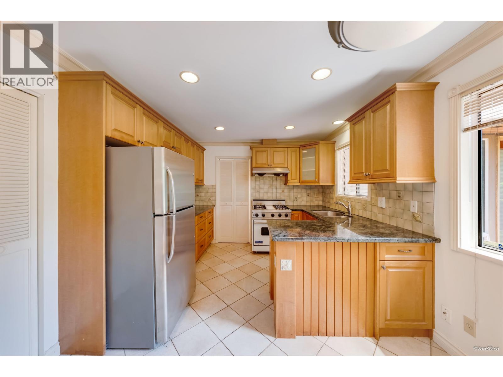 5680 Plover Court, Richmond, British Columbia  V7E 4K2 - Photo 9 - R3150082