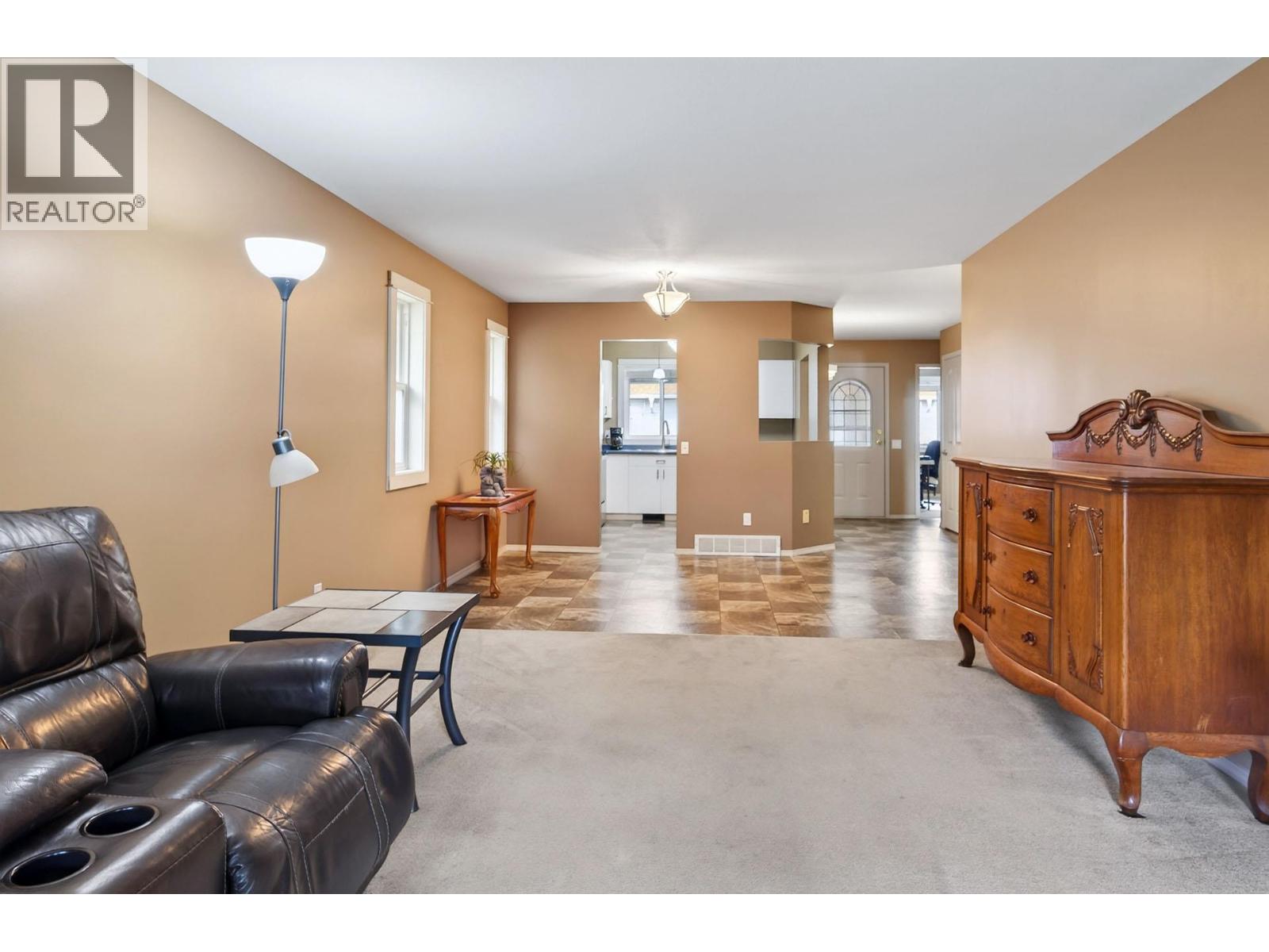 1195 14th Street Unit# 14, Kamloops, British Columbia  v2b 5v2 - Photo 5 - 10387618