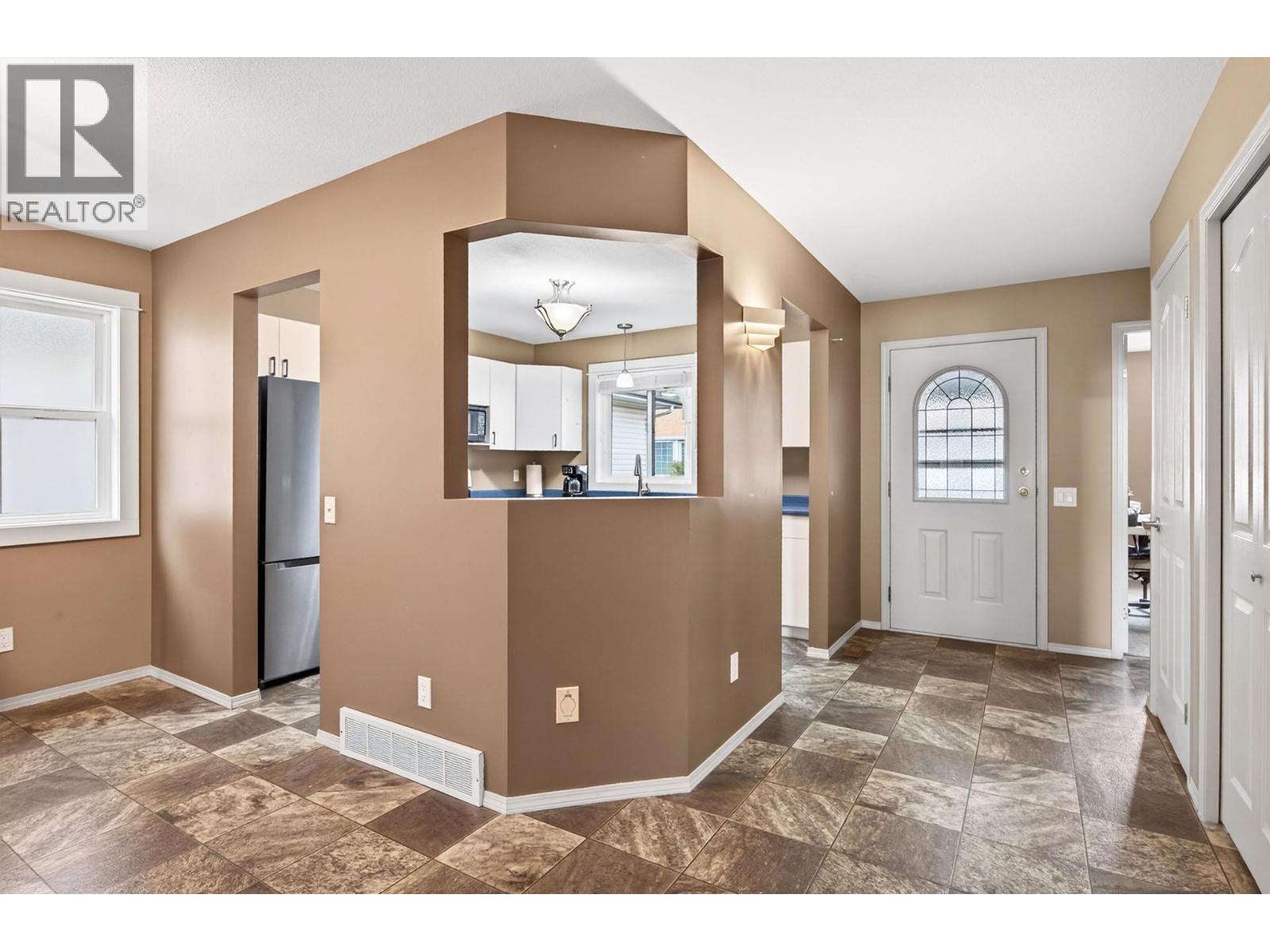 1195 14th Street Unit# 14, Kamloops, British Columbia  v2b 5v2 - Photo 2 - 10387618