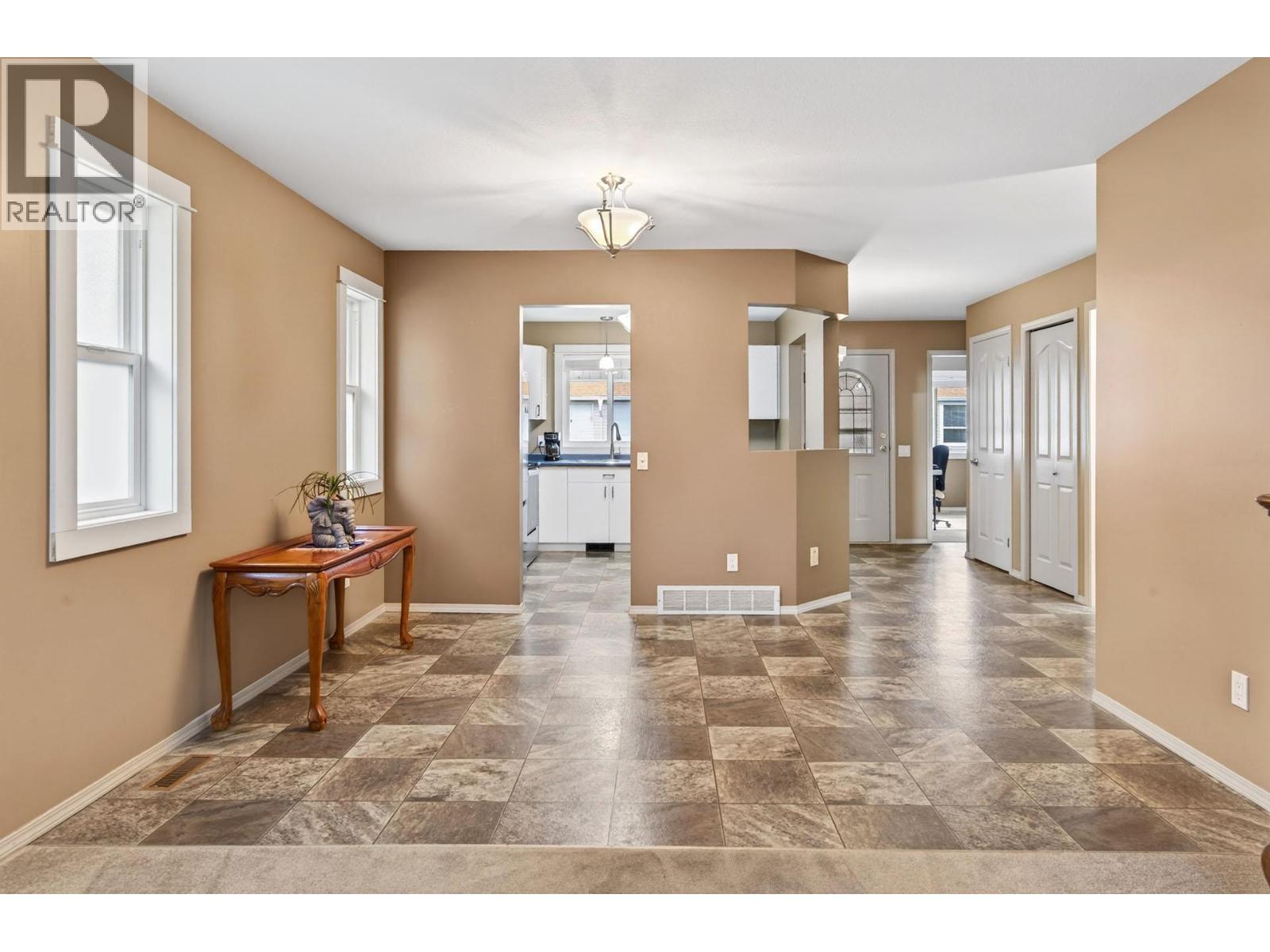 1195 14th Street Unit# 14, Kamloops, British Columbia  v2b 5v2 - Photo 6 - 10387618