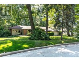44 COLQUHOUN CRESCENT, Hamilton, Ontario