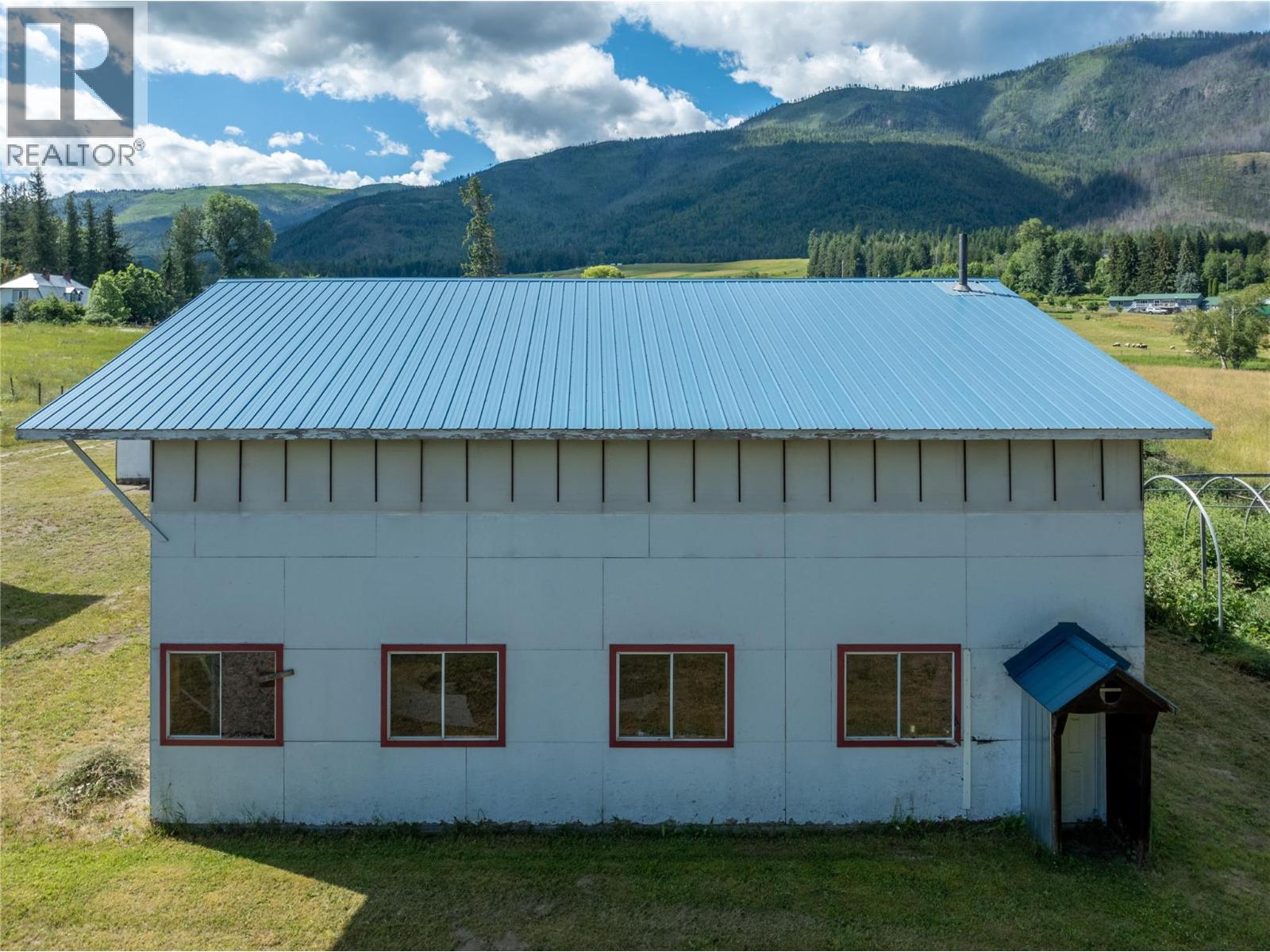 1102 Trans Canada Highway, Sorrento, British Columbia  V0E 2W0 - Photo 11 - 10393810