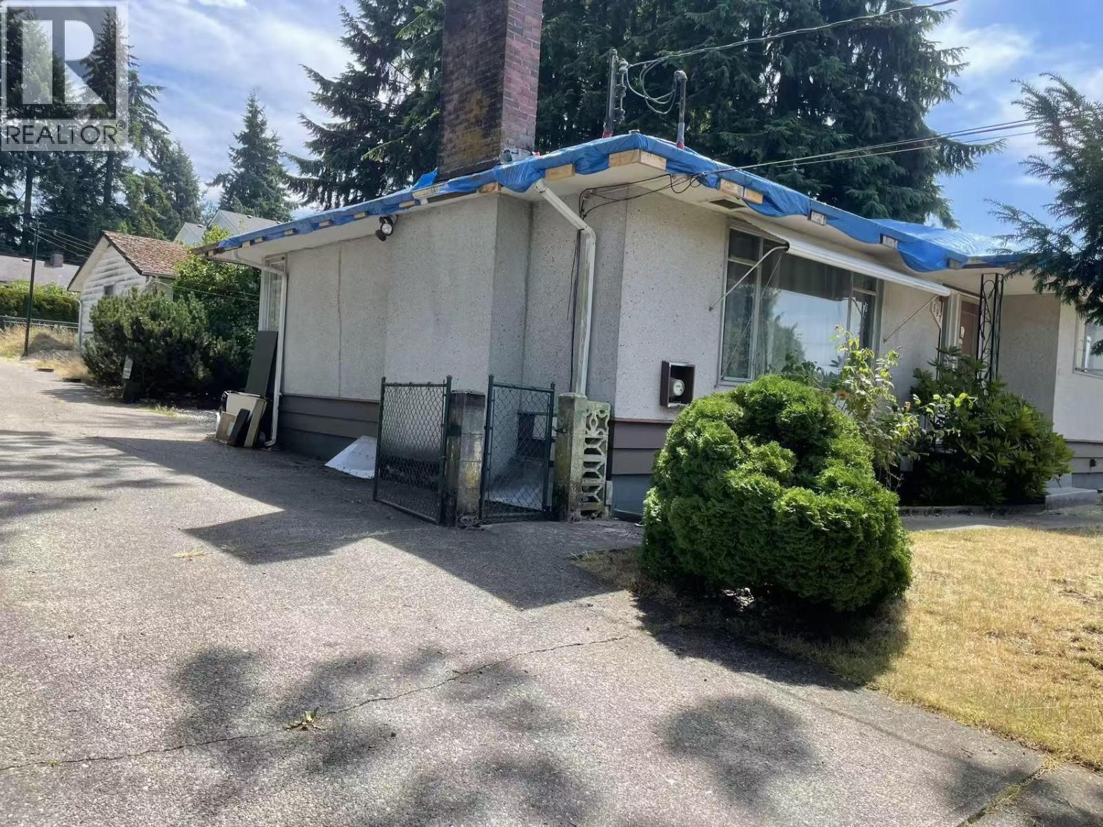 697 Fairview Street, Coquitlam, British Columbia  V3J 4B3 - Photo 2 - R3150127