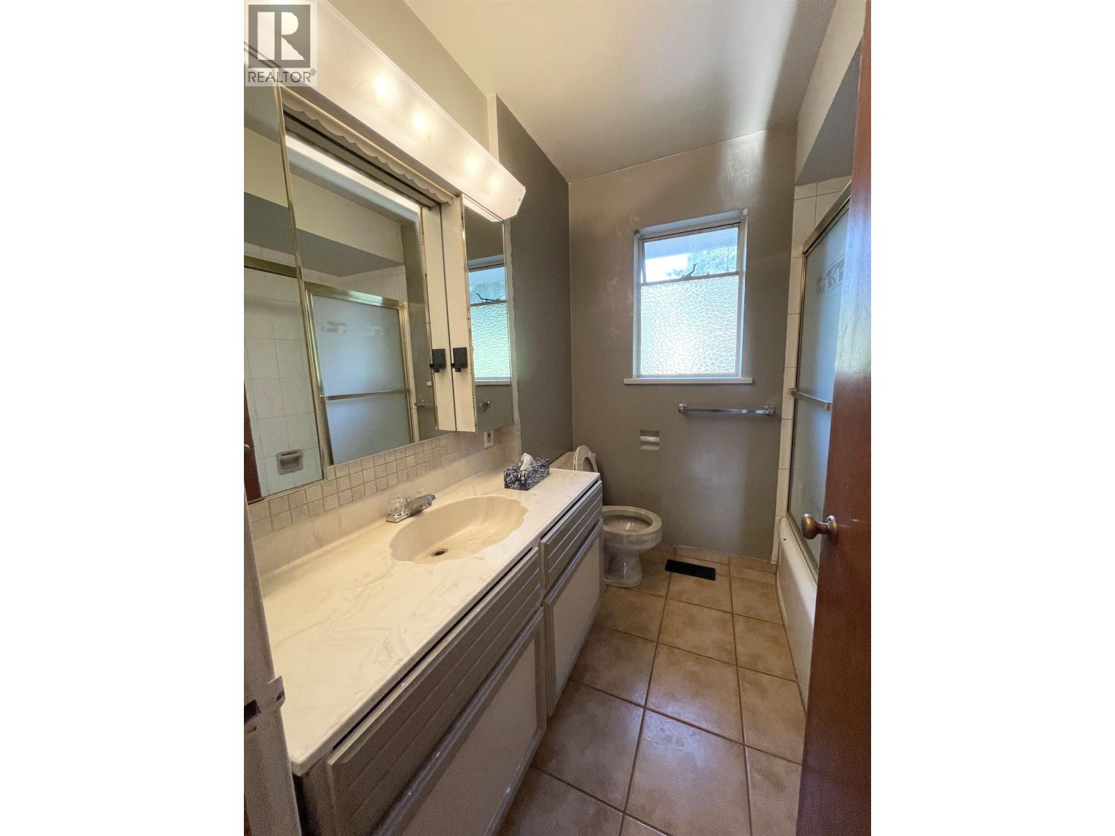 697 Fairview Street, Coquitlam, British Columbia  V3J 4B3 - Photo 6 - R3150127