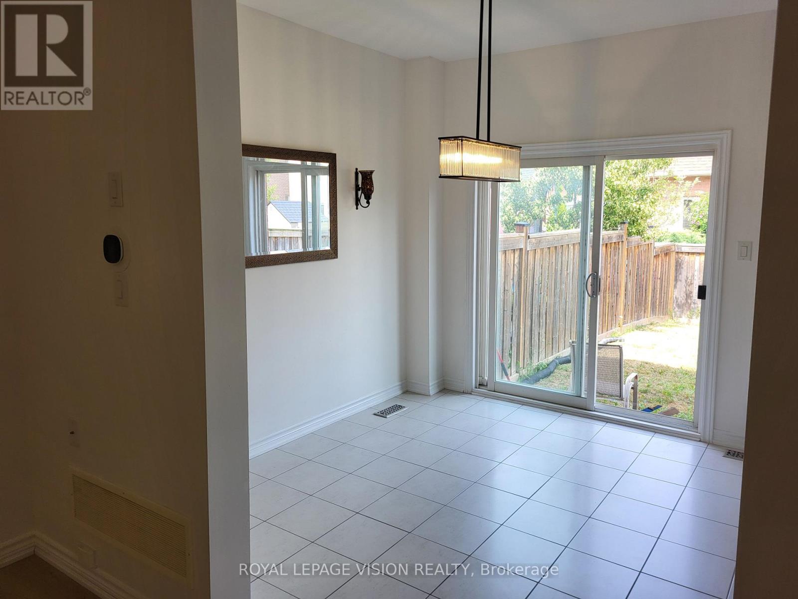 Upper - 715 Agnew Crescent, Milton, Ontario  L9T 8M6 - Photo 13 - W13609854