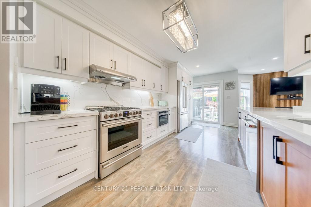 18 Booth Crescent, Ajax, Ontario  L1Z 1H6 - Photo 13 - E13513870