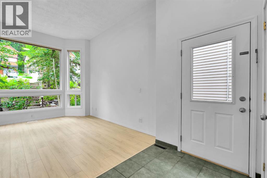 952 Wilson Way, Canmore, Alberta  T1W 2Z4 - Photo 4 - A2331144