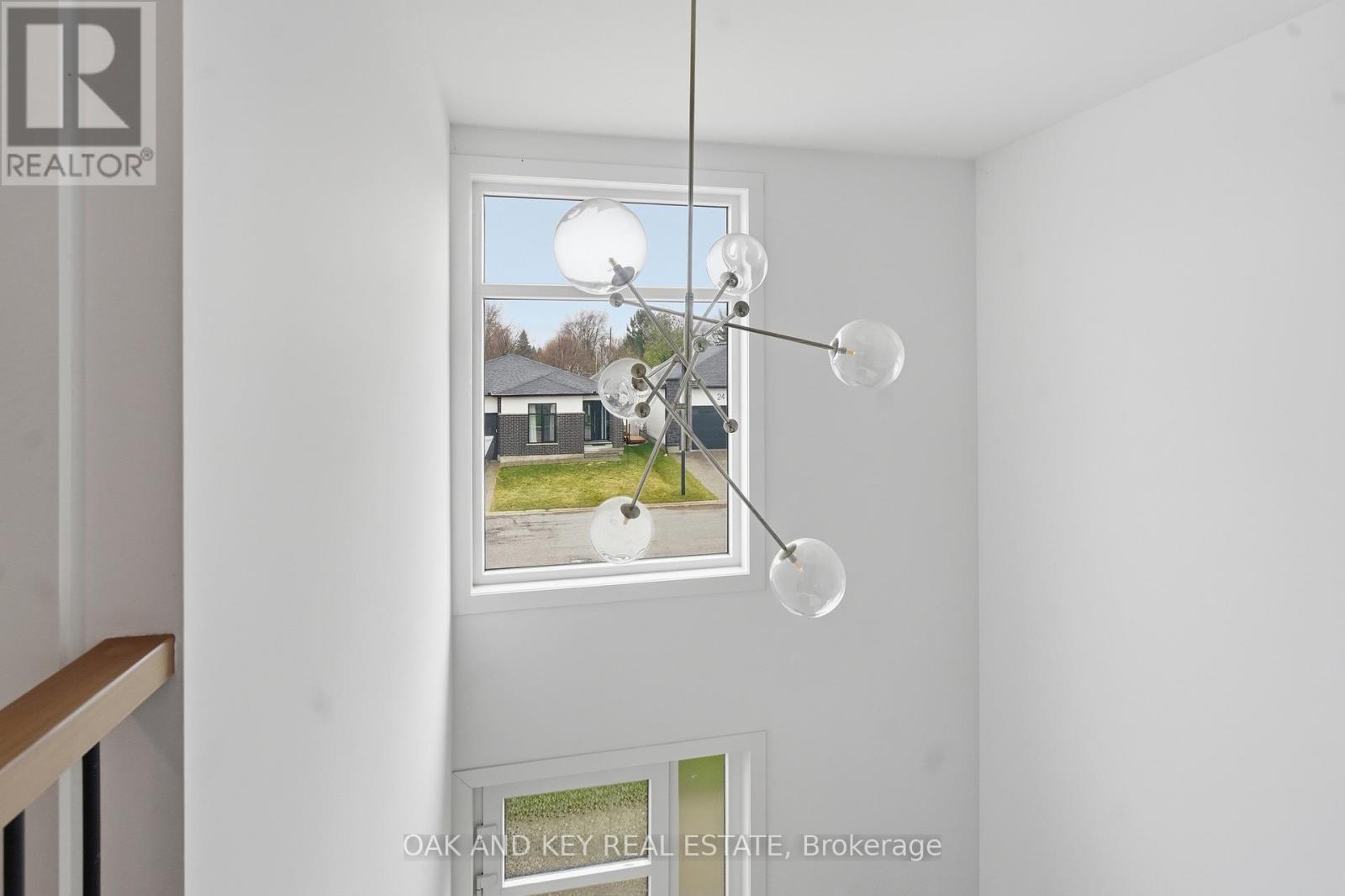 25 Alexander Circle, Strathroy-Caradoc, Ontario  N7G 0B4 - Photo 21 - X12964352