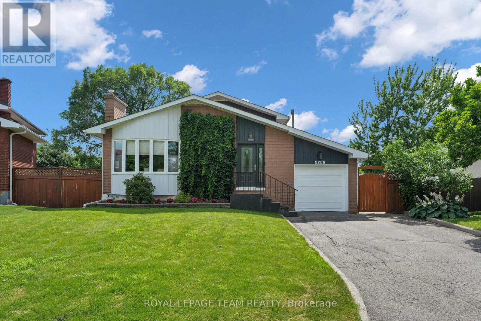 2250 URBANDALE DRIVE, Ottawa, Ontario