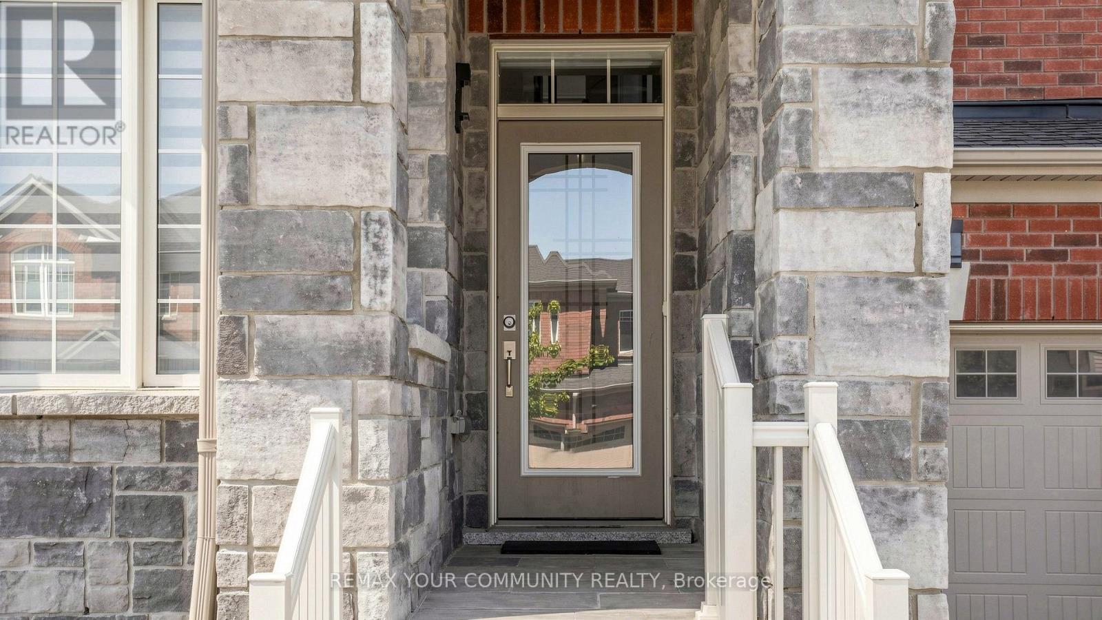 3 Frederick Pearson Street, East Gwillimbury, Ontario  L9N 0R9 - Photo 3 - N13609954