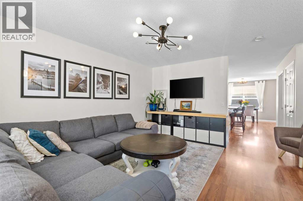 85 Evermeadow Manor SW, Calgary, Alberta  T2Y 4W8 - Photo 5 - A2327764