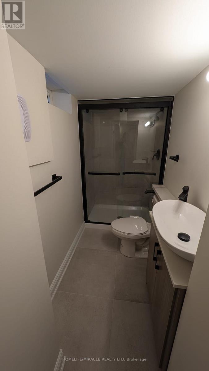 163 Whitfield Avenue, Toronto (Humber Summit), Ontario  M9L 1H2 - Photo 6 - W13610210