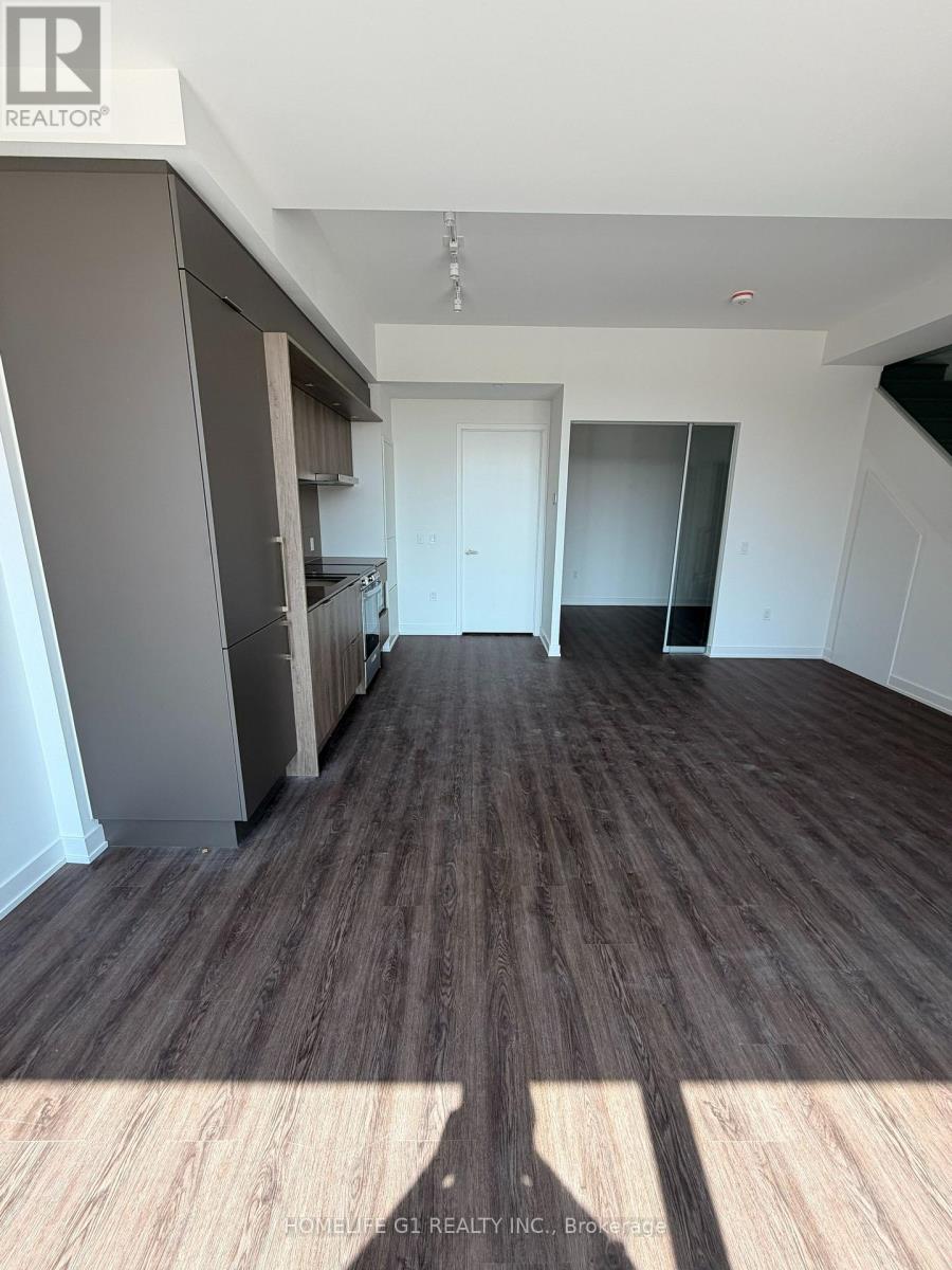 Th2 - 448 Burnhamthorpe Road W, Mississauga, Ontario  L5B 0R4 - Photo 2 - W13610212