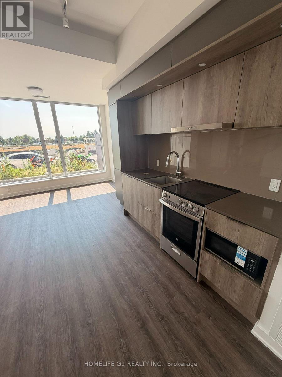 Th2 - 448 Burnhamthorpe Road W, Mississauga, Ontario  L5B 0R4 - Photo 3 - W13610212