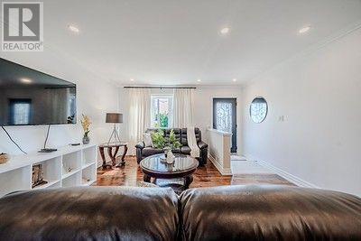 60 Dorking Crescent, Toronto, Ontario  M3M 2B6 - Photo 5 - W13610218