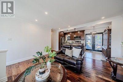 60 Dorking Crescent, Toronto, Ontario  M3M 2B6 - Photo 7 - W13610218