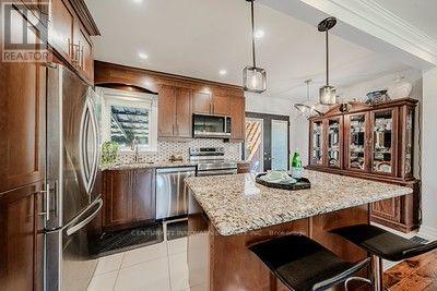 60 Dorking Crescent, Toronto, Ontario  M3M 2B6 - Photo 9 - W13610218
