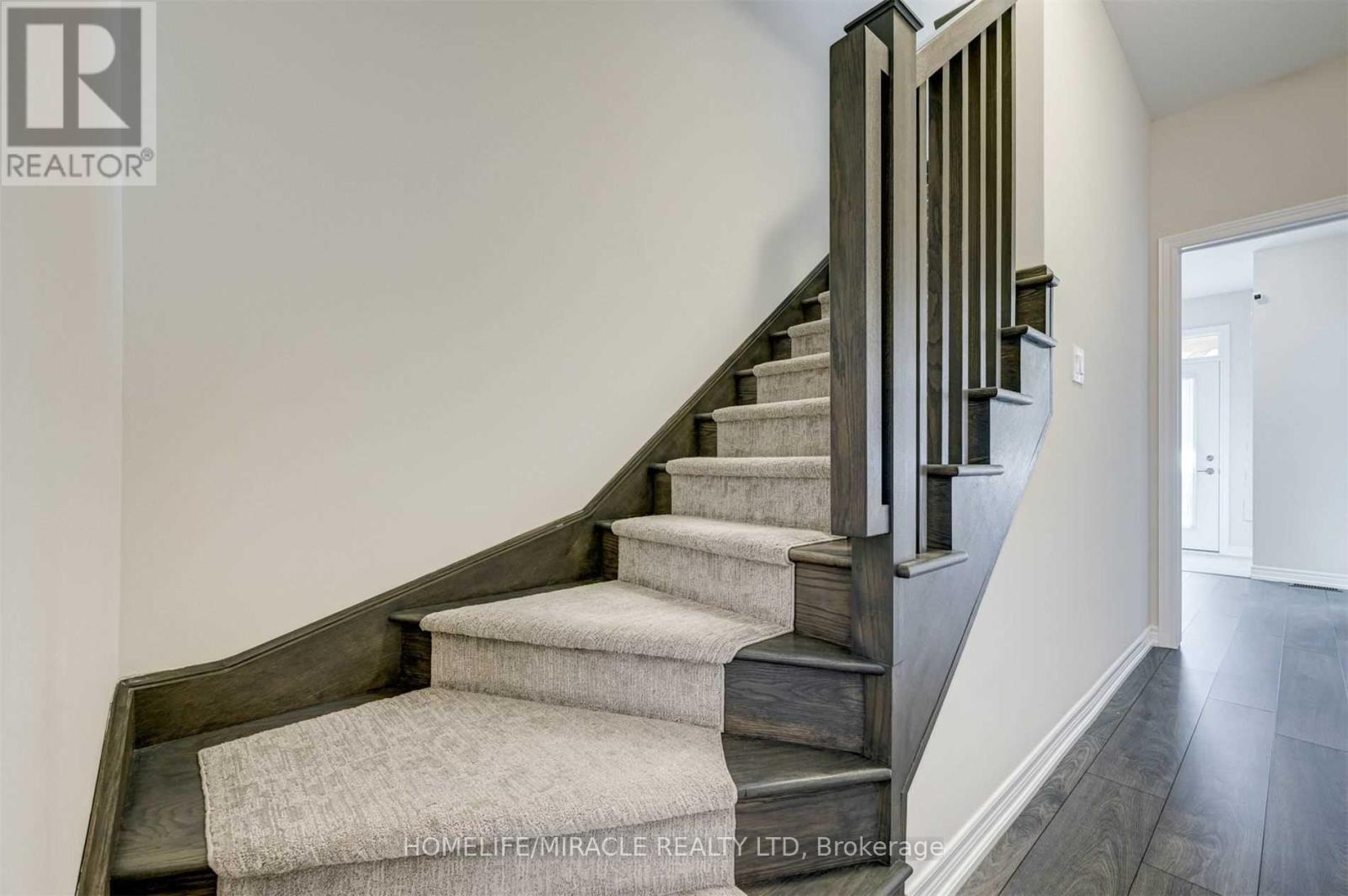 16 Hibiscus Lane, Hamilton (Vincent), Ontario  L8K 5J3 - Photo 12 - X13610034