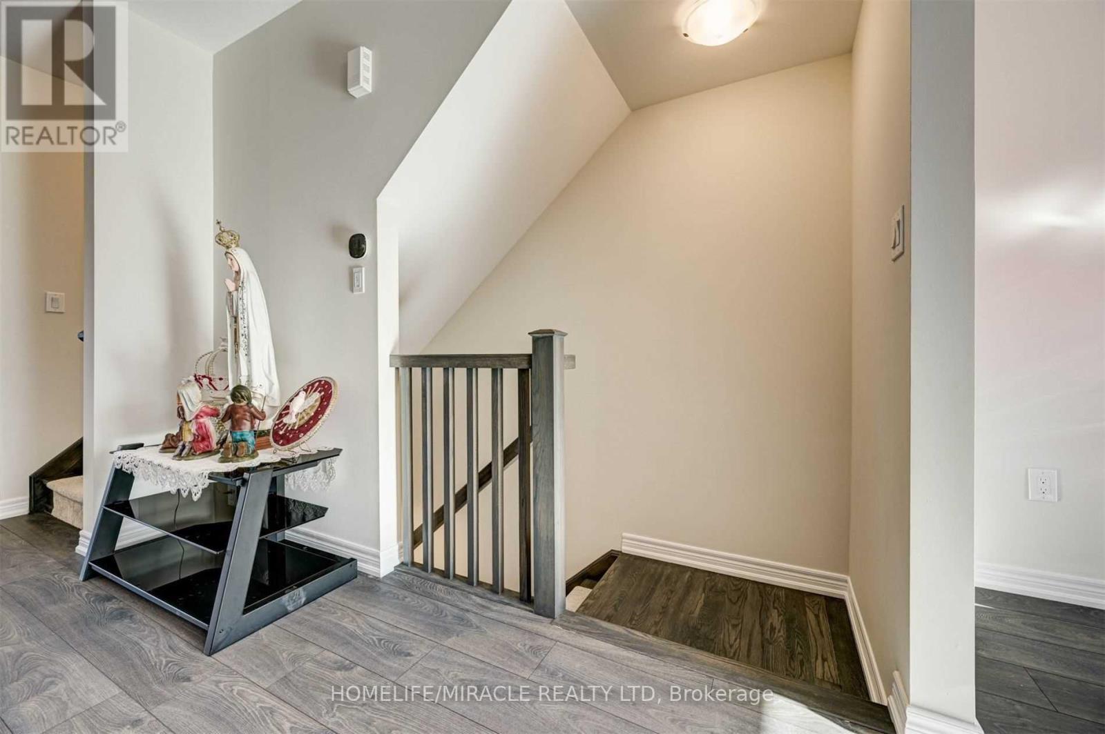 16 Hibiscus Lane, Hamilton (Vincent), Ontario  L8K 5J3 - Photo 13 - X13610034