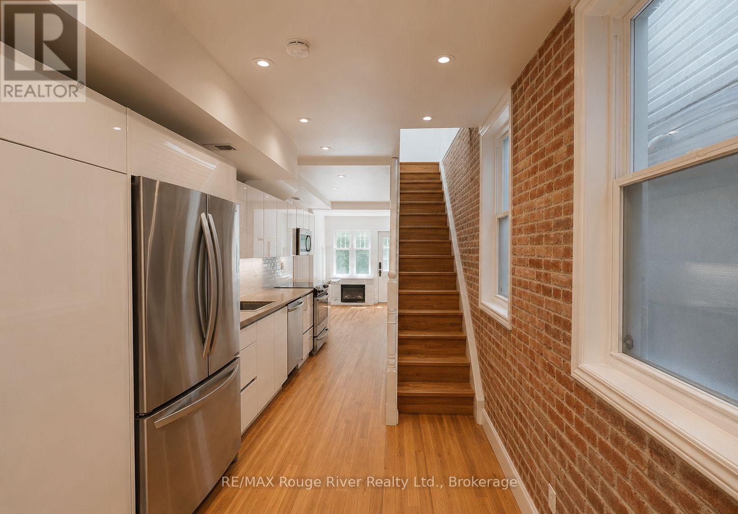 821 Craven Road, Toronto, Ontario  M4L 2Z7 - Photo 6 - E13608410