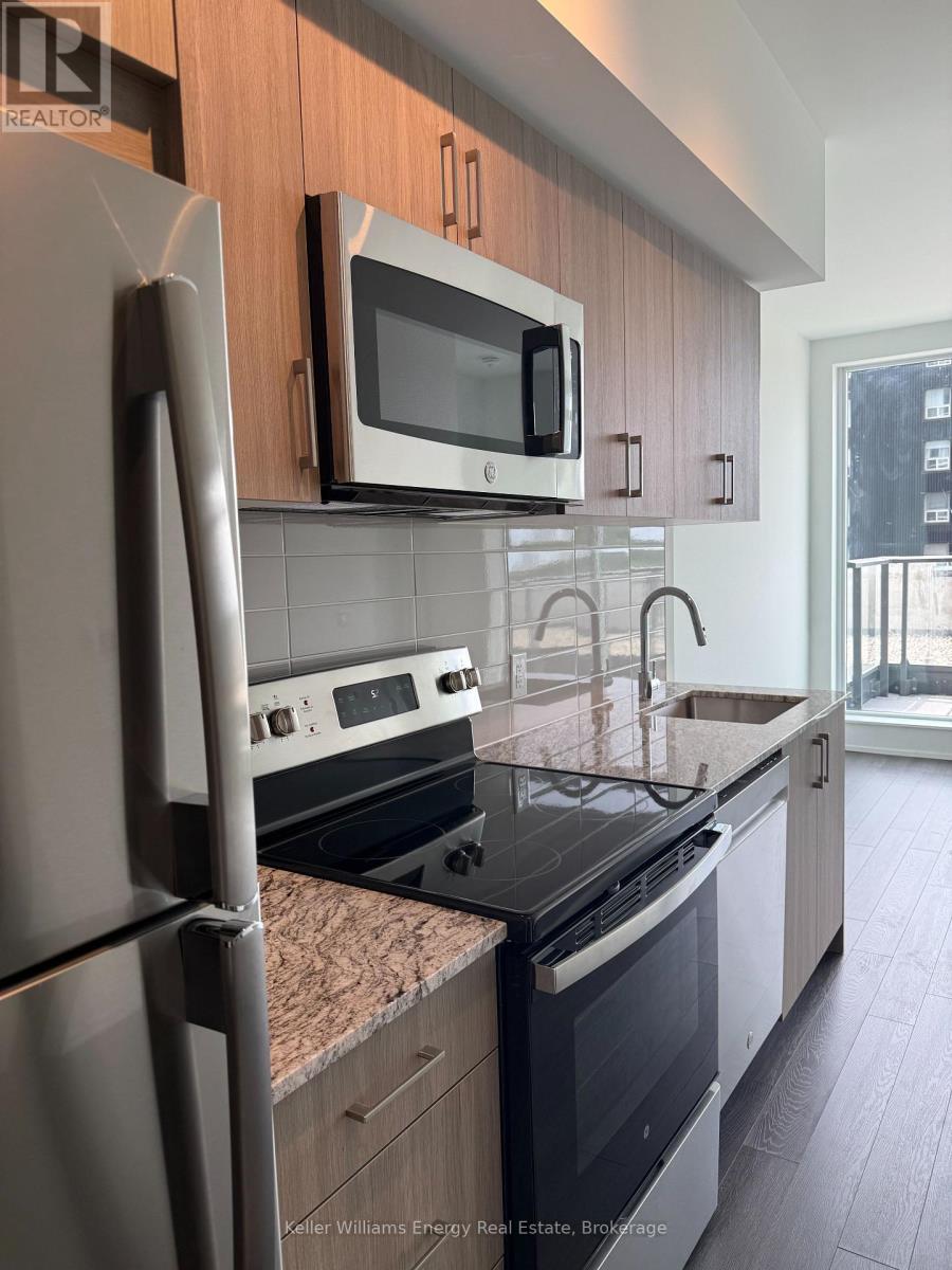 713 - 4010 Eglinton Avenue W, Toronto (Humber Heights), Ontario  M9A 4M2 - Photo 2 - W13610240