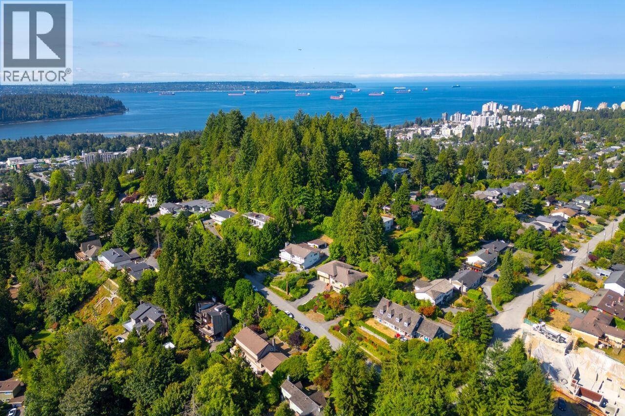 805 Younette Drive, West Vancouver, British Columbia  V7T 1T1 - Photo 38 - R3150201