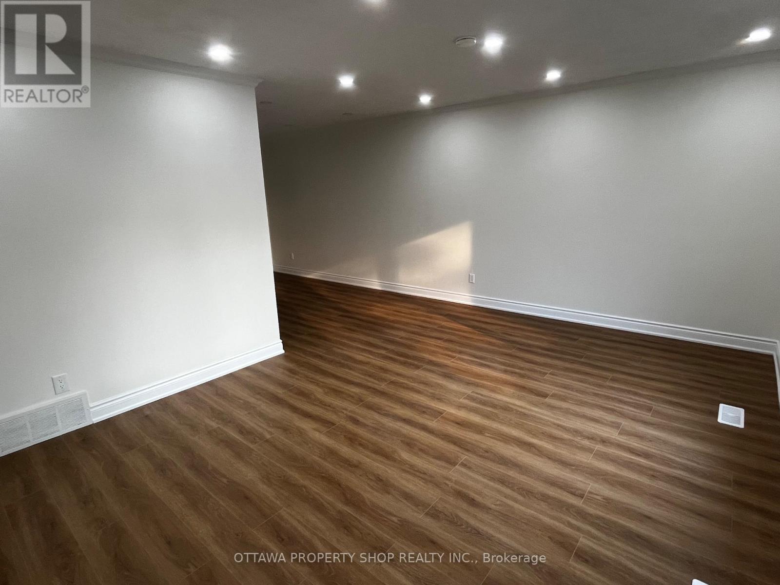 12 Council Crescent, Toronto, Ontario  M3J 1J6 - Photo 4 - W13610420