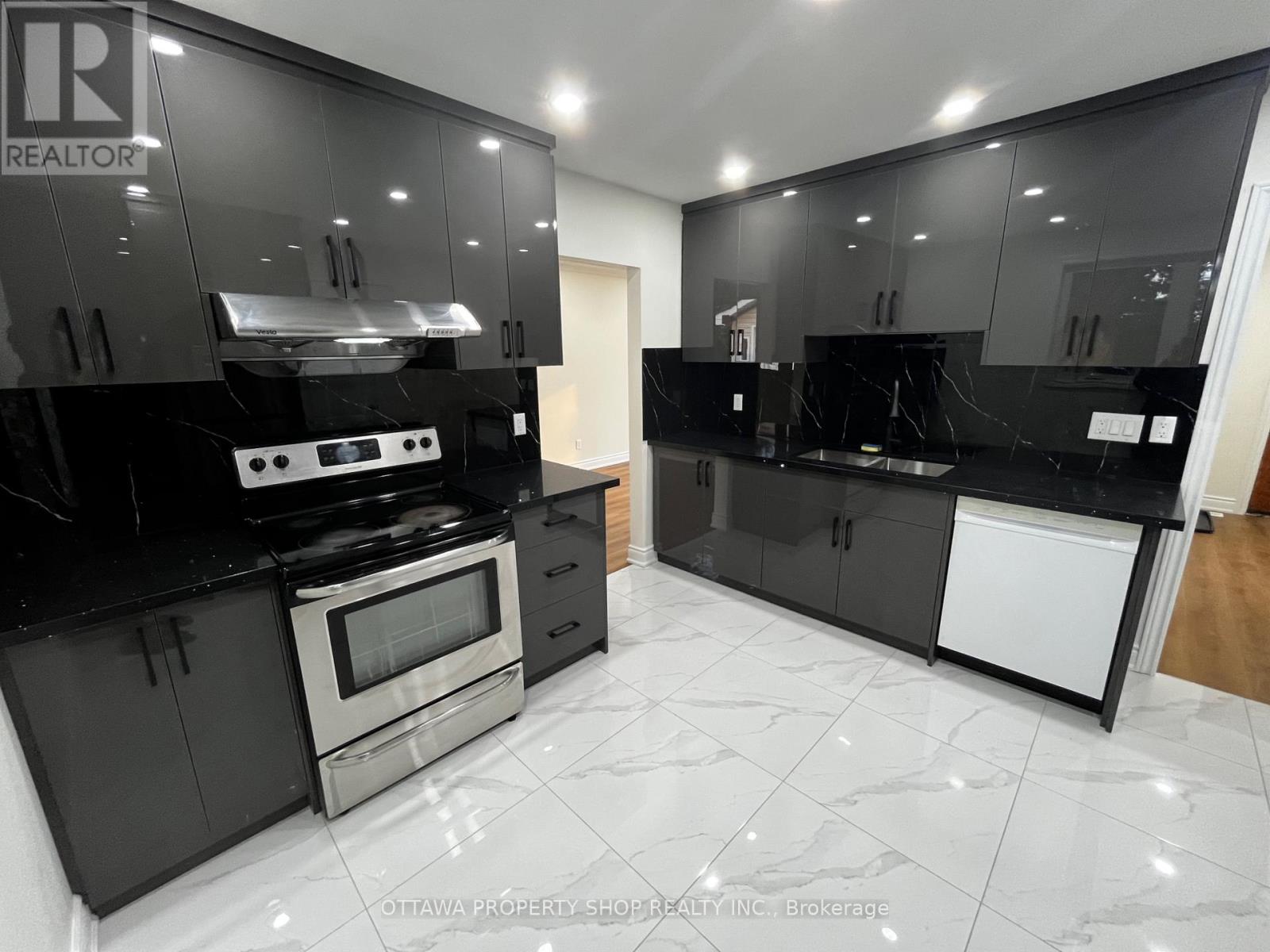 12 Council Crescent, Toronto, Ontario  M3J 1J6 - Photo 8 - W13610420