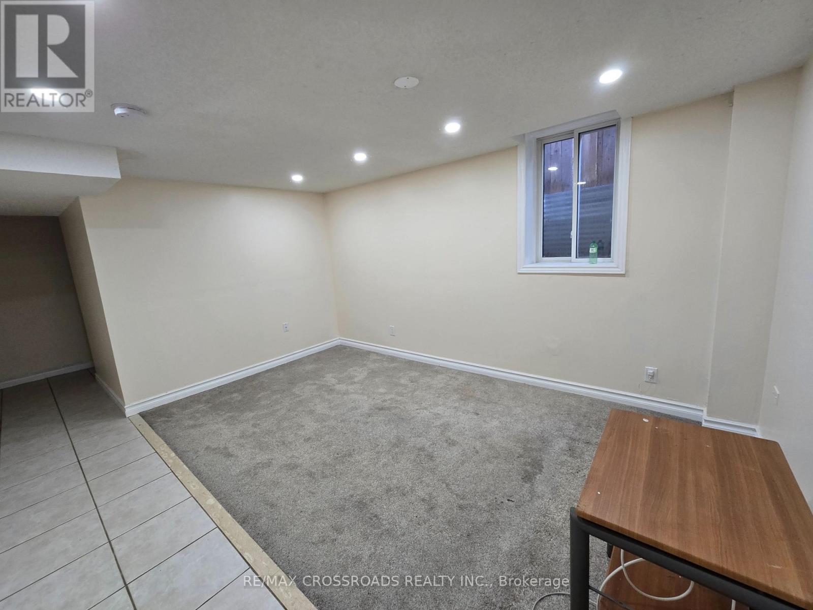 34 Sonley Drive, Whitby, Ontario  L1R 3B3 - Photo 4 - E13610362